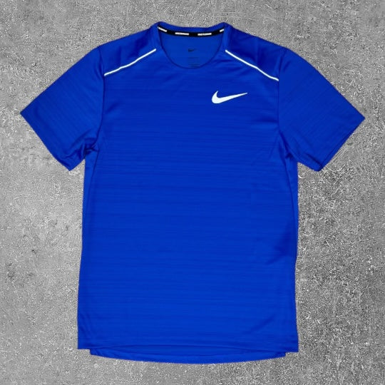 This Nike miler 1.0 in the royal blue colourway is a luxury activewear T-shirt.